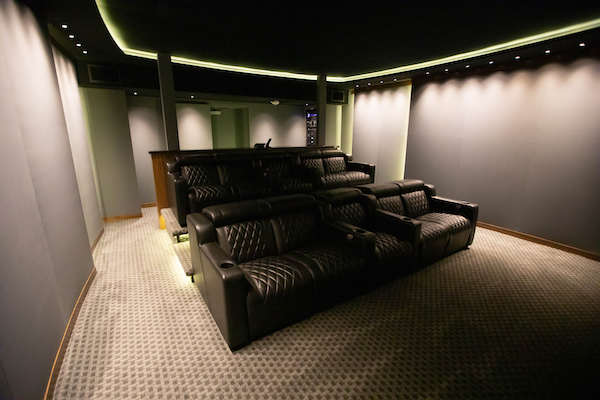 JBL_Harman_center_cinema_room